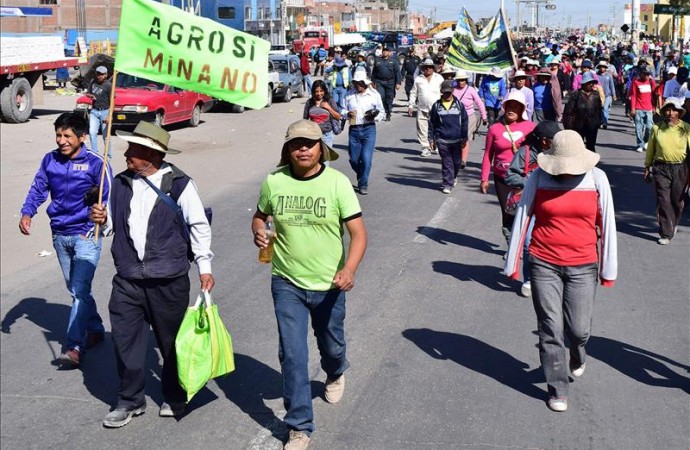 Tensión en la ciudad peruana de Arequipa en el tercer día de paro por el proyecto minero Tía María