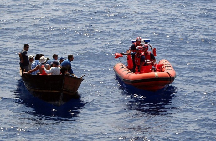 La Guardia Costera repatría a 50 inmigrantes cubanos