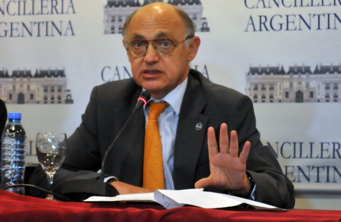 Argentina critica a EEUU por designar para ONG a defensor de fondos buitre