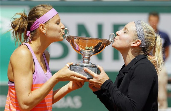 Safarova y Mattek-Sands logran el título de dobles en el Roland Garros