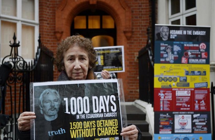Assange cumple tres años en la embajada de Ecuador en Londres