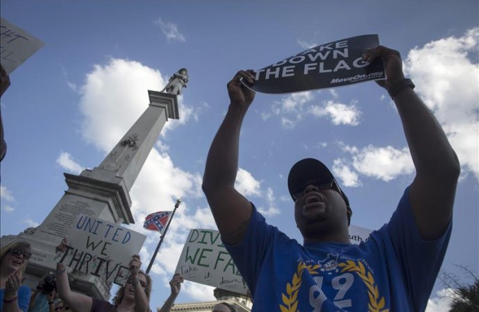 El tiroteo en Charleston reaviva el debate sobre bandera confederada en EEUU