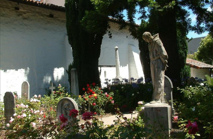 Comité de Asamblea de California aprueba reemplazar estatua de Fray Junípero