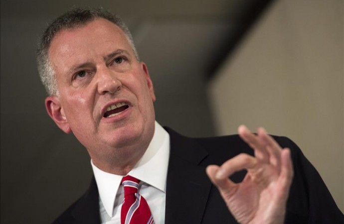 Alcalde de Nueva York acusa al gobernador de «venganzas» políticas