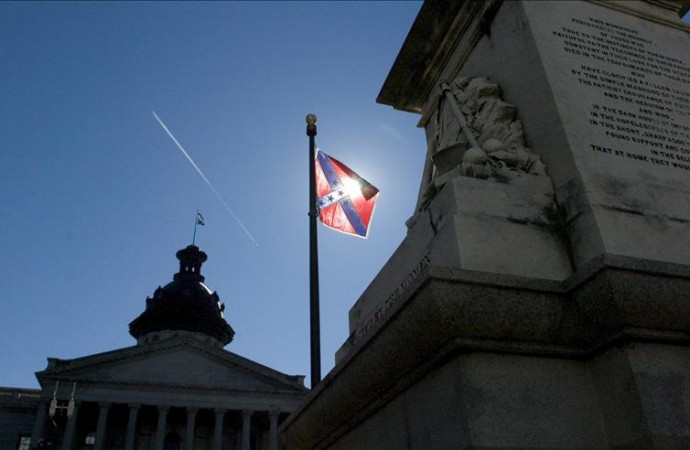 Senado de Carolina del Sur aprueba quitar bandera confederada del Capitolio