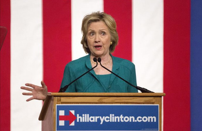 Hillary Clinton defiende fin del embargo en Cuba ante exilio y republicanos