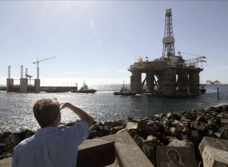 El BM rebaja sus previsiones del precio del petróleo a 52 dólares en 2015