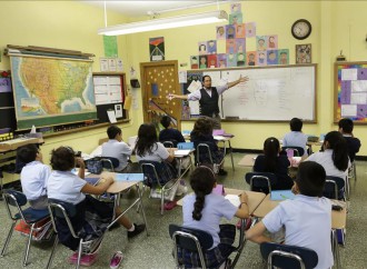Padres y profesores buscan recursos para mejorar escuelas hispanas en LA