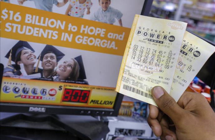 EE.UU. vive una fiebre de la lotería con un bote de 900 millones de dólares