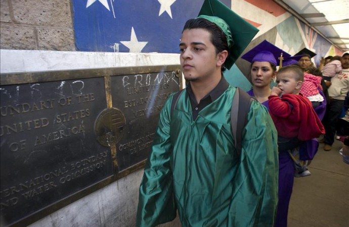 Nuevo récord de aspirantes latinos para Universidad de California