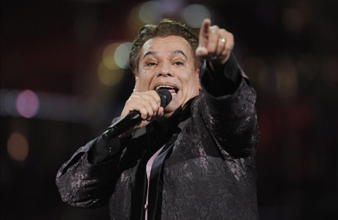 Juan Gabriel sigue al frente de la lista de Top Latin Albums de Billboard