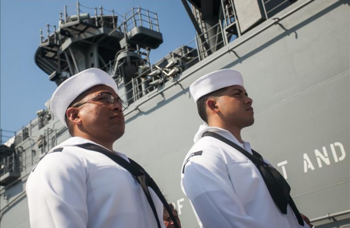 Dos navíos de la Marina de EEUU detenidos por Irán en el Golfo Pérsico