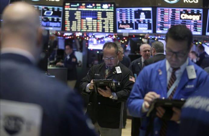 Wall Street cambia de rumbo y el Dow Jones baja un 0,59 % a media sesión