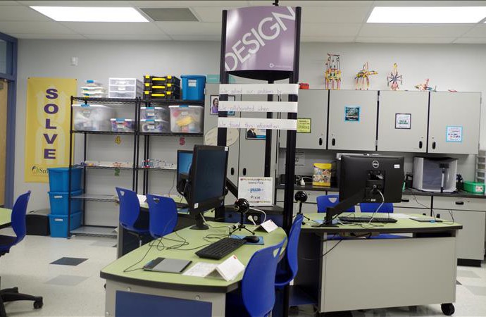 Empresario hispano dona laboratorio inteligente a escuelas públicas en Denver