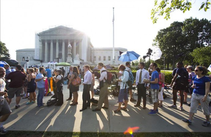 Tribunal Supremo pospone decisión sobre las medidas migratorias de Obama