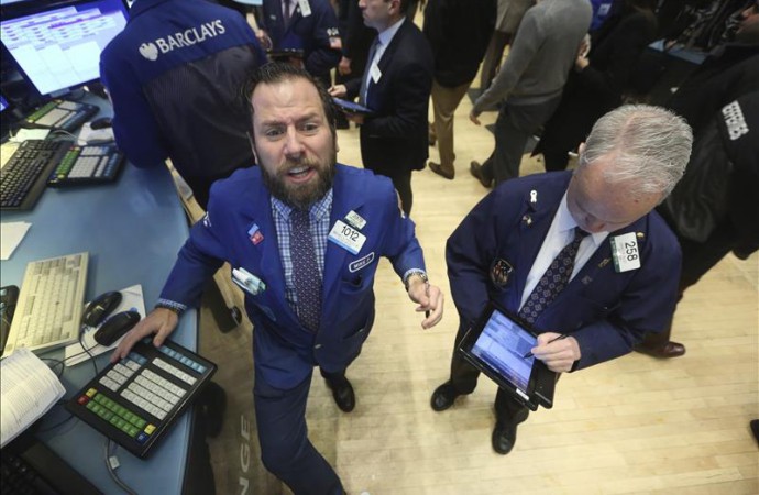 Wall Street abre con fuertes pérdidas y el Dow Jones cae un 1,22 %