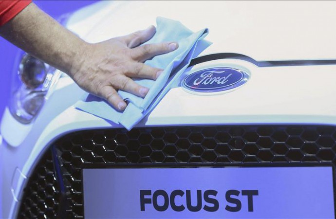 Autoridades investigan posible defecto en las puertas del Ford Focus