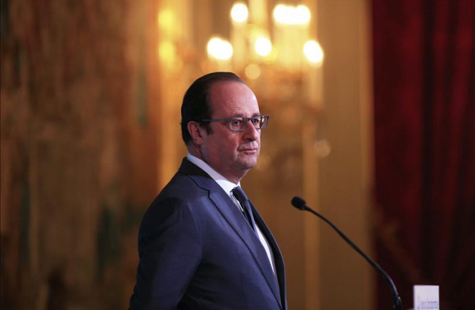 Hollande afirma que se va a acelerar el ritmo de los bombardeos sobre el EI