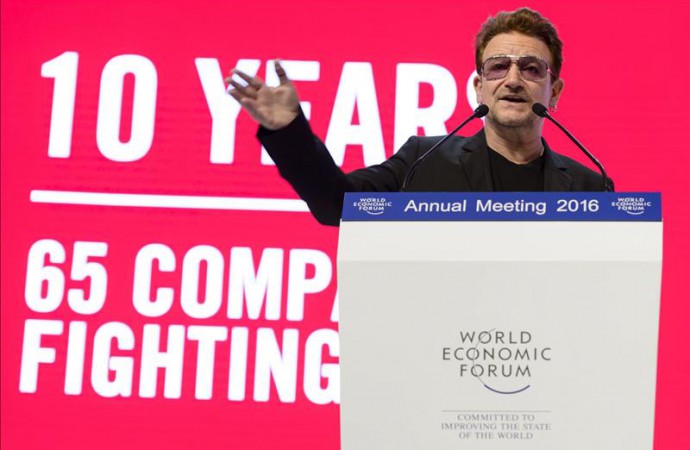 Bono celebra en Davos el décimo aniversario de la campaña RED contra el VIH