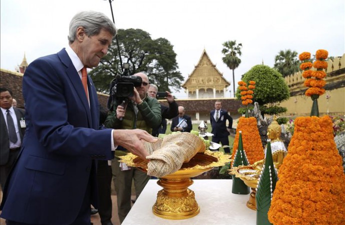 Kerry inicia una estratégica gira en Laos, Camboya y China