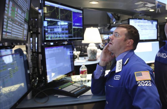 Wall Street sigue a la baja y el Dow Jones pierde un 0,44 %