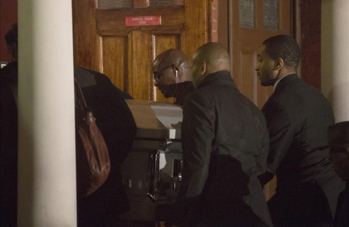 Arranca en Nueva York el juicio a policía acusado de matar a un joven negro