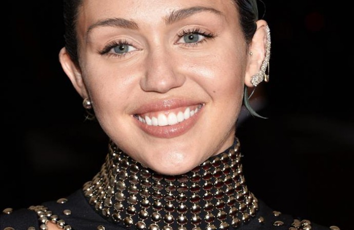 Miley Cyrus participará en la serie de Woody Allen, según Deadline