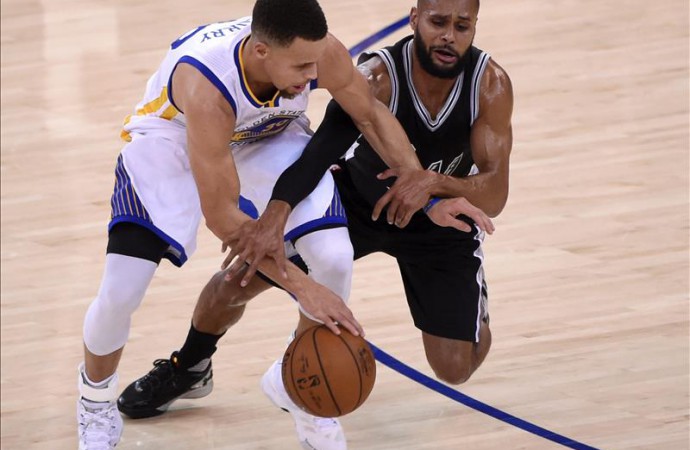 Curry y Warriors destrozan a los Spurs; Cousins anotó 56 puntos