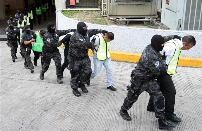 Policía mexicana detiene a trece presuntos secuestradores en centro del país