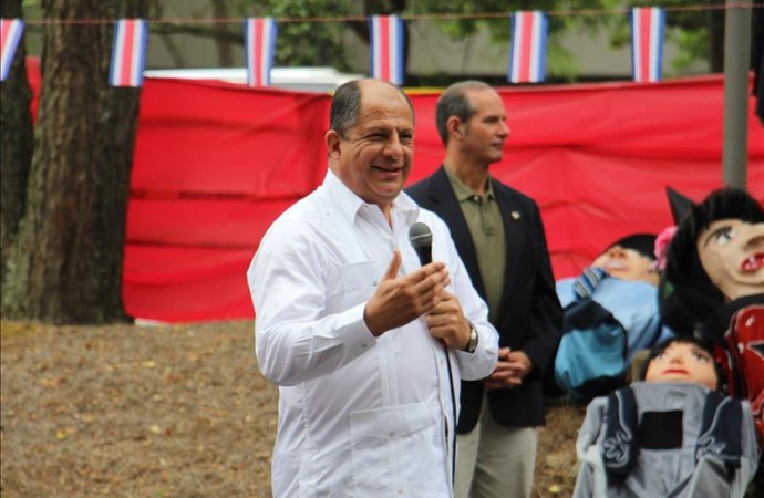 Presidente de Costa Rica sostiene encuentro con sus compatriotas en Atlanta