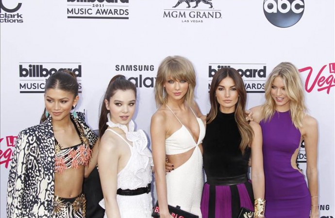 Taylor Swift arrasa en los premios Billboard