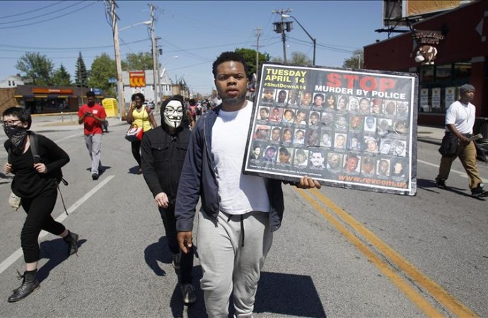 Protestas pacíficas tras ser absuelto un policía por la muerte de dos hombres negros desarmados