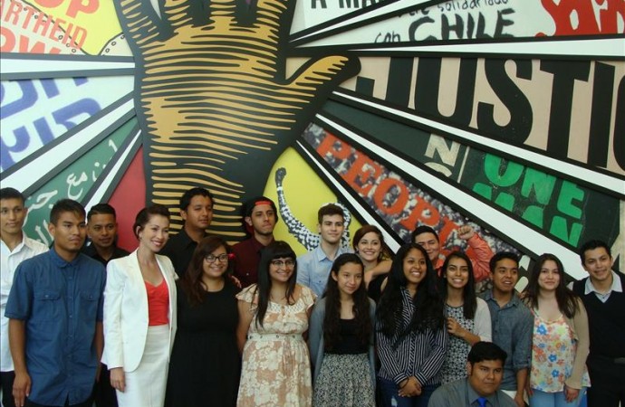 Indocumentados celebran «graduación simbólica» en Universidad de la Libertad