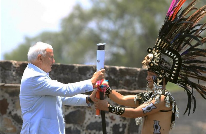 Toronto recibe en Teotihuacán el fuego de los Panamericanos 2015