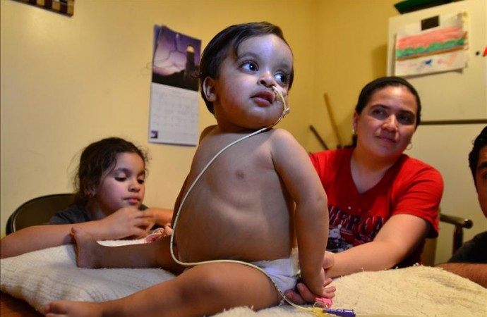 Bebé guatemalteco busca un trasplante en Chicago como última esperanza