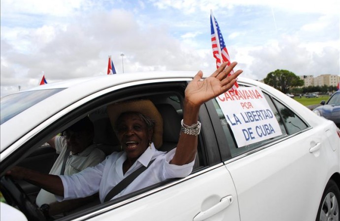 Exiliados exigen a Obama que de marcha atrás en su acercamiento con La Habana
