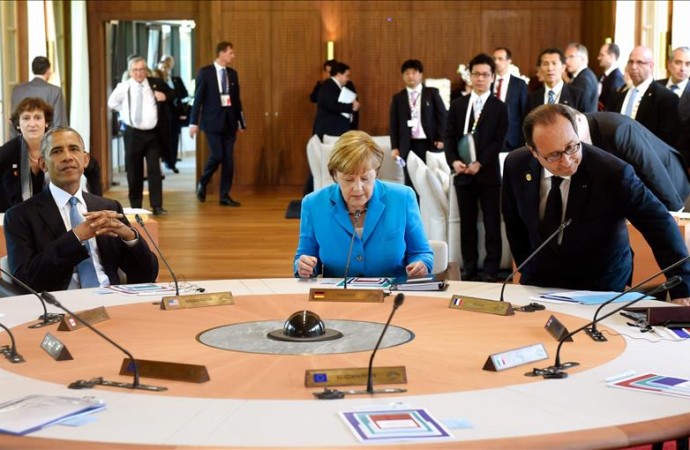 Obama y Merkel vinculan sanciones a Rusia con respeto a los acuerdos sobre Ucrania