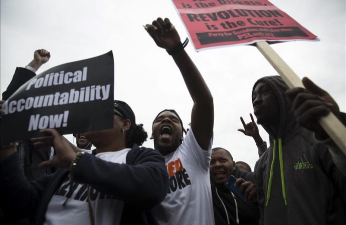 Cientos de personas protestan en Texas por la agresión policial a unos jóvenes negros