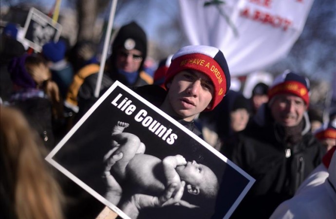 Justicia de EEUU ratifica ley de Texas que podría cerrar clínicas abortistas
