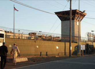 Transfieren seis presos de Guantánamo a Omán, los primeros desde enero