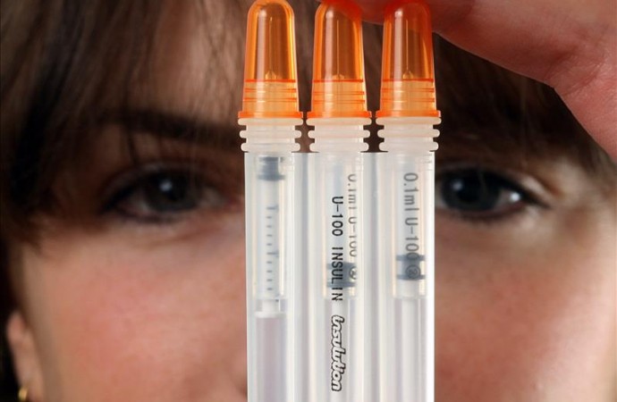 Diseñan parche de insulina para diabéticos que podría sustituir a inyecciones