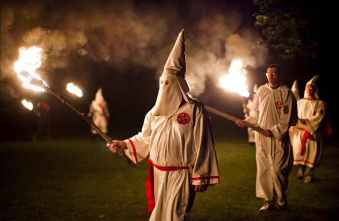 El KKK convoca protesta en Carolina del Sur para defender bandera confederada