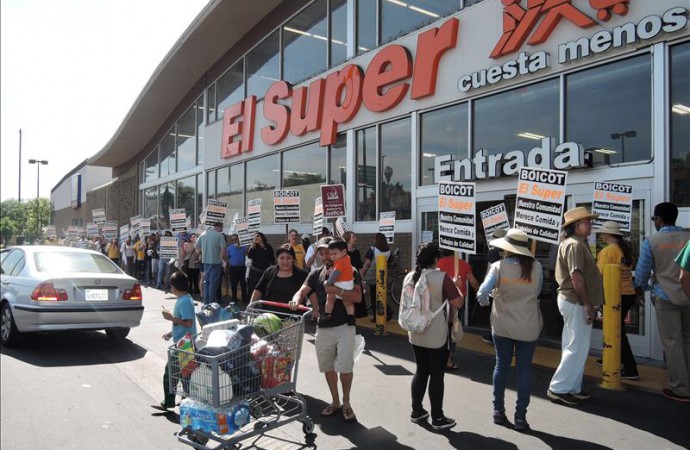 Multan a cadena de supermercados por impago salarial a trabajadores