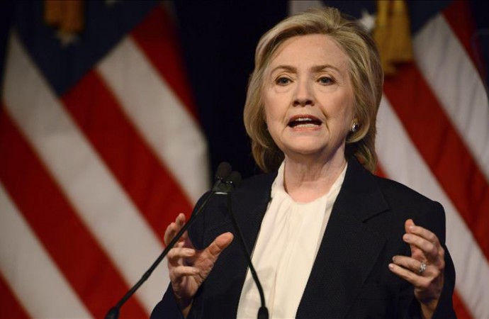 Hillary Clinton defiende programa económico para beneficiar a la clases media