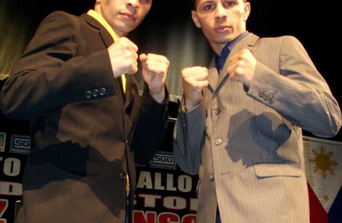 Gemelo de boxeador McJoe Arroyo le acompaña a su próxima pelea para apoyarlo