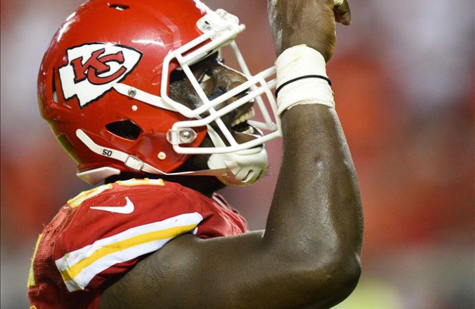 Los Chiefs firman a Houston por seis temporadas y 101 millones de dólares