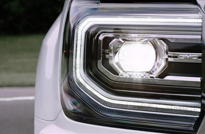 GM renueva la camioneta GMC Sierra con el uso intensivos de luces LED