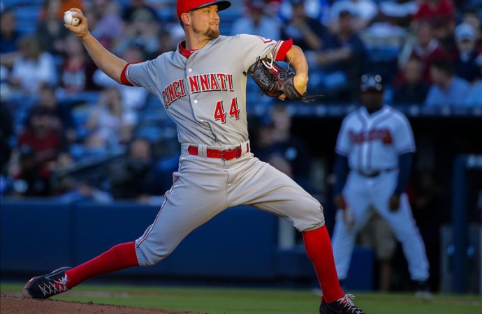 6-1. Leake gana en la lomita de los Rojos y remolca tres carreras contra los Indios