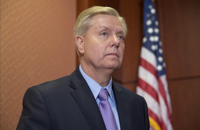 Aspirantes republicanos rechazan declaraciones de Trump sobre senador McCain