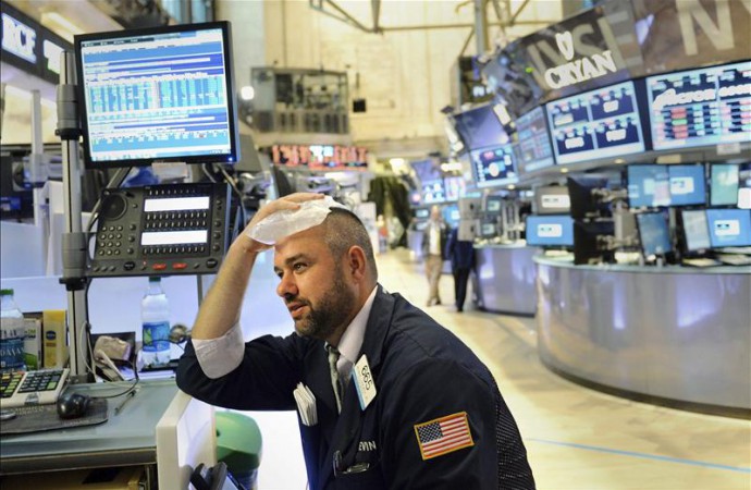 Wall Street sigue bajando en la media sesión y el Dow Jones pierde un 0,49 %